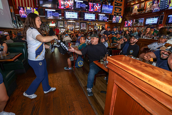 20260509_LB_Pub_Crawl_VP_0632