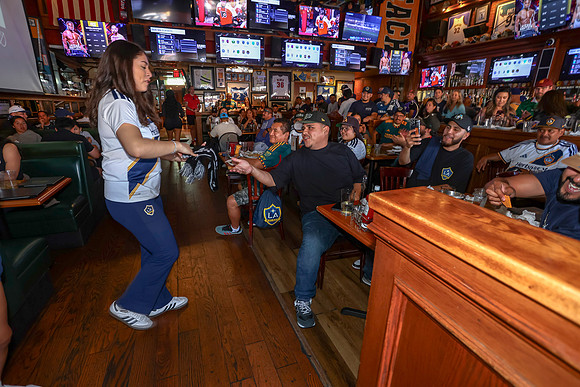20260509_LB_Pub_Crawl_VP_0633
