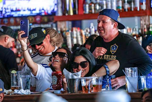 20260509_LB_Pub_Crawl_VP_0652