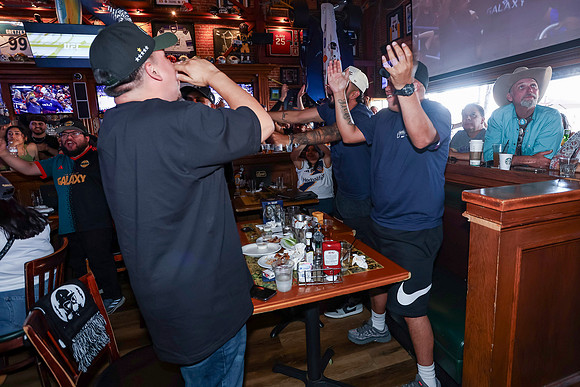20260509_LB_Pub_Crawl_VP_0672