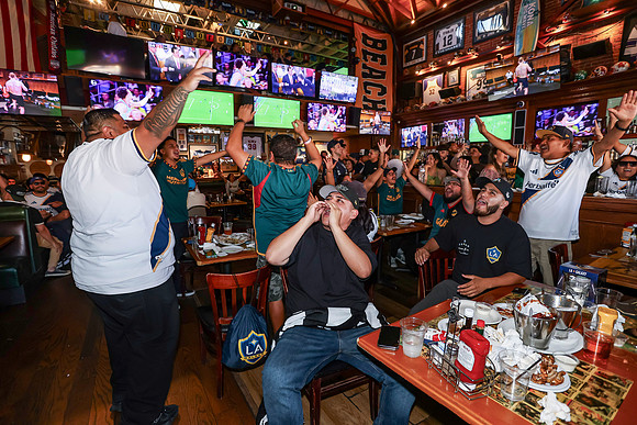 20260509_LB_Pub_Crawl_VP_0692