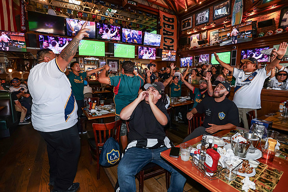 20260509_LB_Pub_Crawl_VP_0693