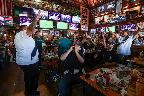 20260509_LB_Pub_Crawl_VP_0694