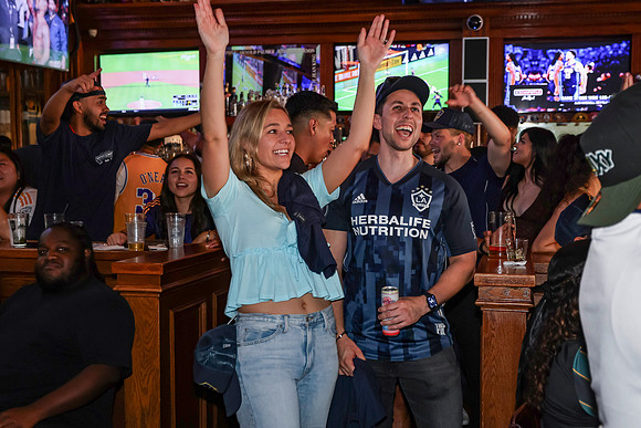 20260509_LB_Pub_Crawl_VP_0733