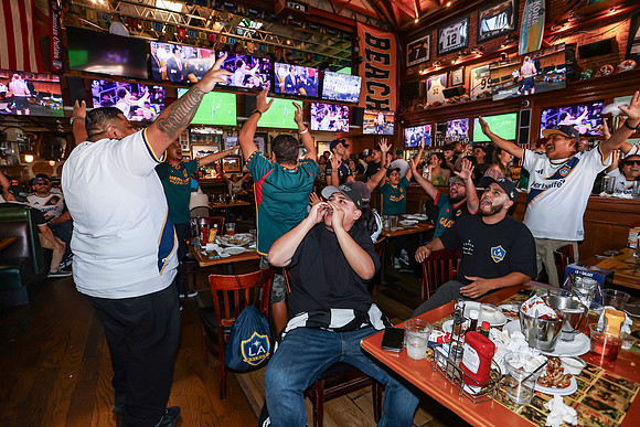 20260509_LB_Pub_Crawl_VP_0691