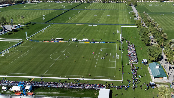 021124_LA_GALAXY_MO_0030