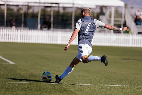 021124_LA_GALAXY_MO_0136