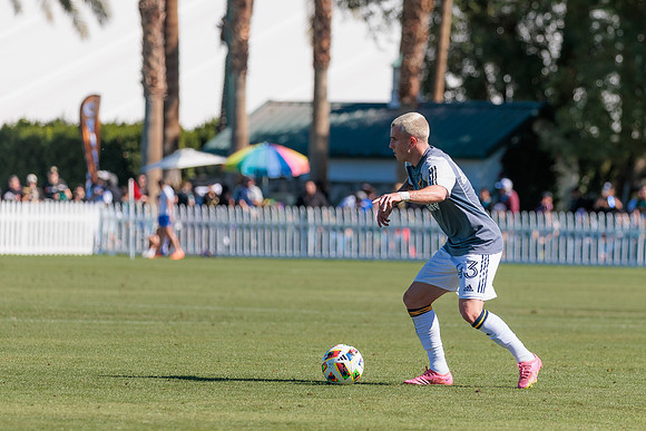 021124_LA_GALAXY_MO_0147
