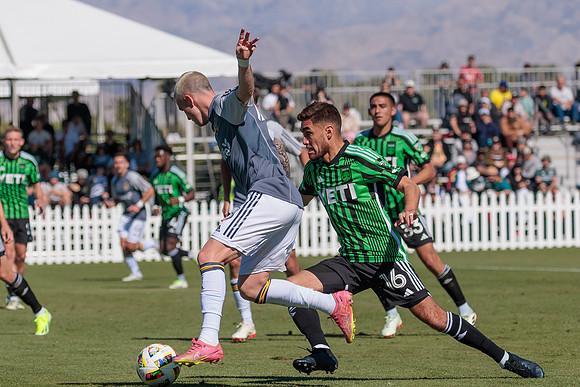 021124_LA_GALAXY_MO_0154