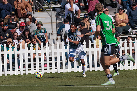 021124_LA_GALAXY_MO_0155