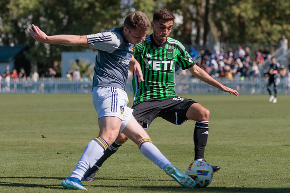 021124_LA_GALAXY_MO_0158