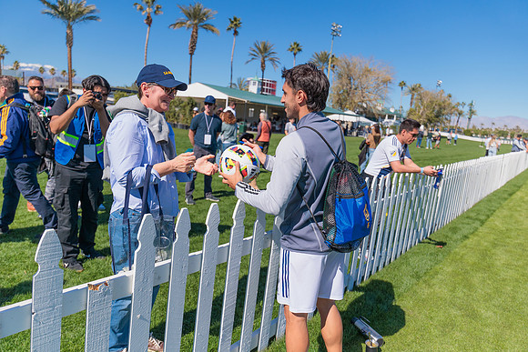 021124_LA_GALAXY_MO_0043