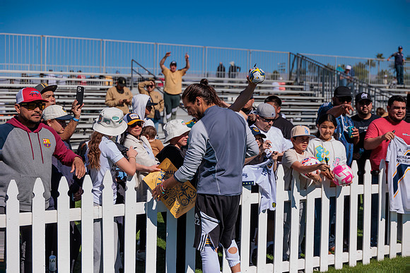 021124_LA_GALAXY_MO_0049
