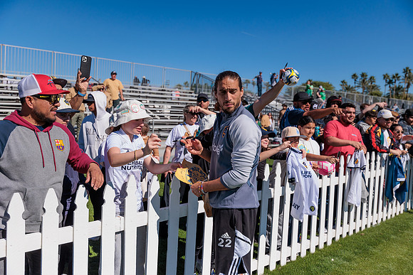 021124_LA_GALAXY_MO_0051