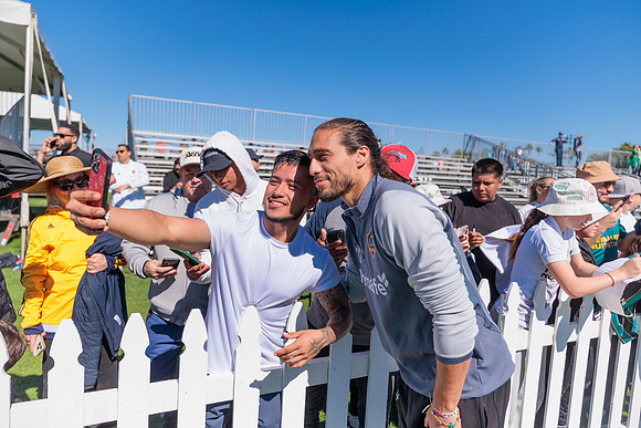 021124_LA_GALAXY_MO_0056