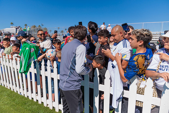 021124_LA_GALAXY_MO_0061