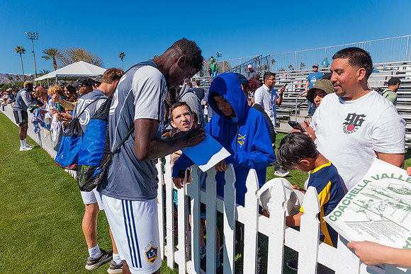 021124_LA_GALAXY_MO_0066