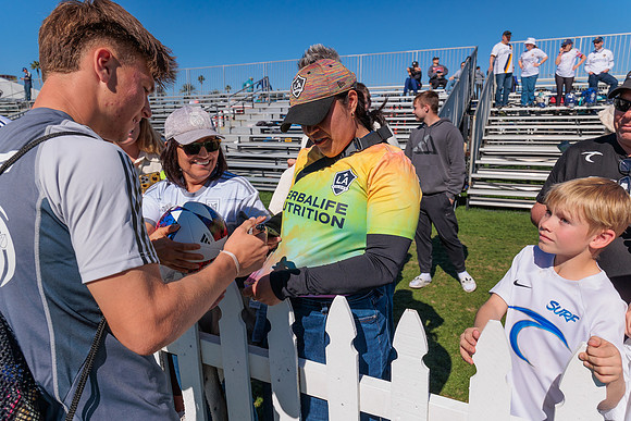 021124_LA_GALAXY_MO_0072