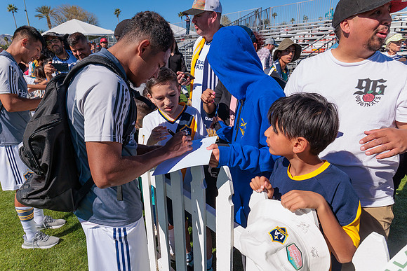021124_LA_GALAXY_MO_0080
