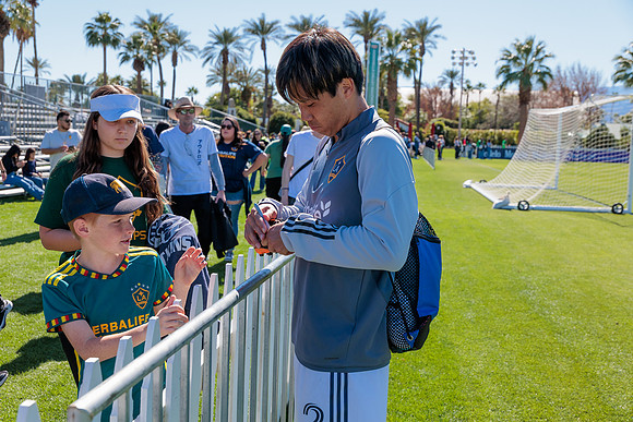 021124_LA_GALAXY_MO_0082