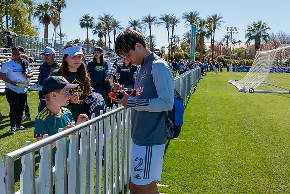 021124_LA_GALAXY_MO_0081