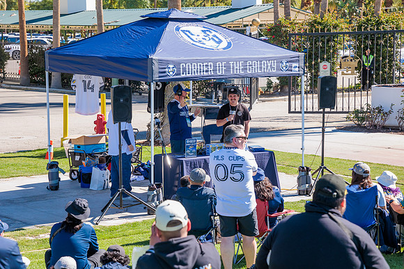 021124_LA_GALAXY_MO_0112