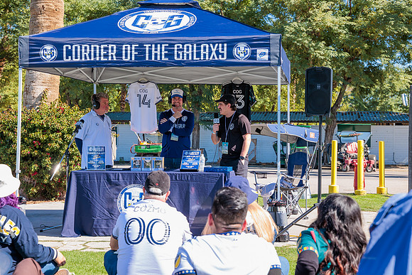 021124_LA_GALAXY_MO_0116