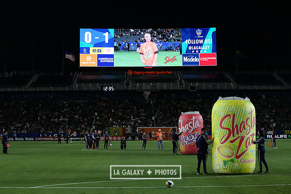 060219_LAGalaxyvsRevolution_GA_0387