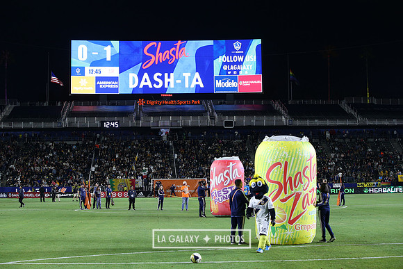 060219_LAGalaxyvsRevolution_GA_0365