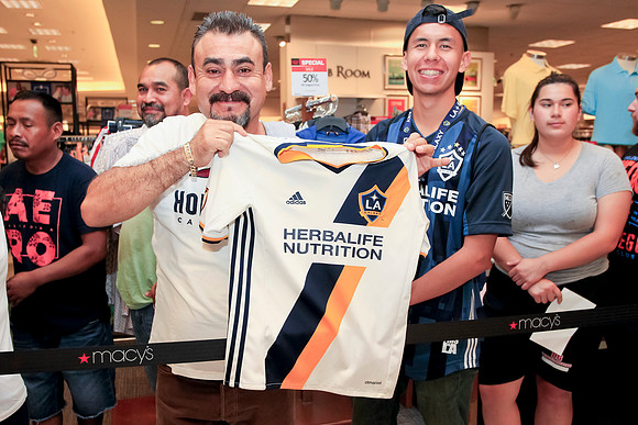 06082019_LAGalaxy_MacysJuninho_GA_0016