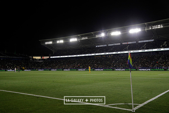 060219_LAGalaxyvsRevolution_GA_4490