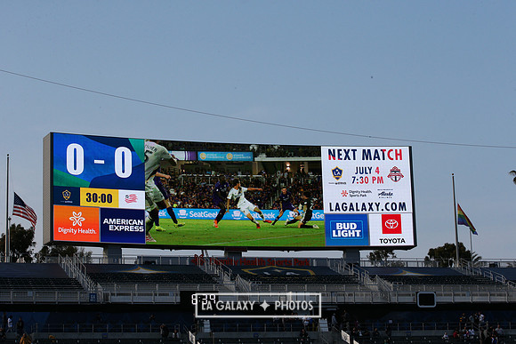 060219_LAGalaxyvsRevolution_GA_1786