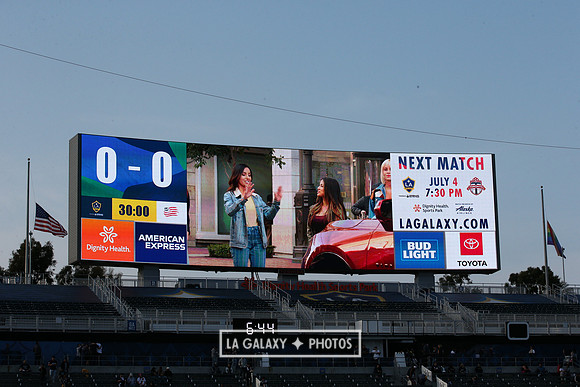 060219_LAGalaxyvsRevolution_GA_1987