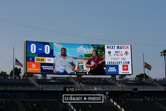 060219_LAGalaxyvsRevolution_GA_1805