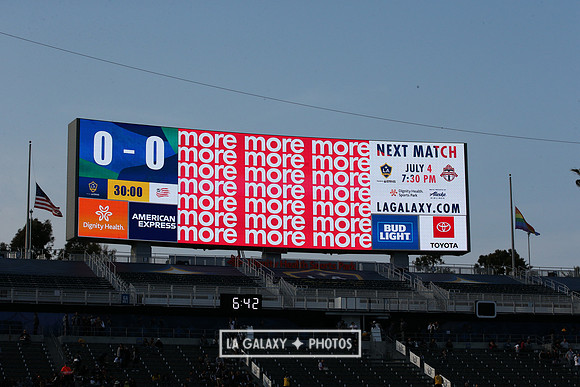060219_LAGalaxyvsRevolution_GA_1938