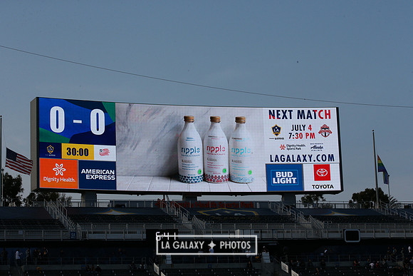 060219_LAGalaxyvsRevolution_GA_1894