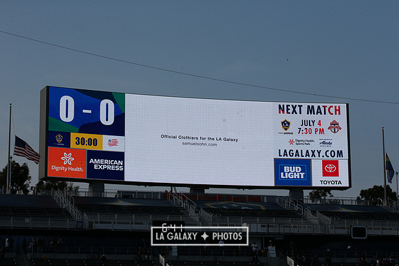 060219_LAGalaxyvsRevolution_GA_1886
