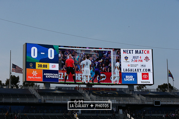 060219_LAGalaxyvsRevolution_GA_1778