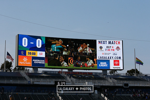 060219_LAGalaxyvsRevolution_GA_1793