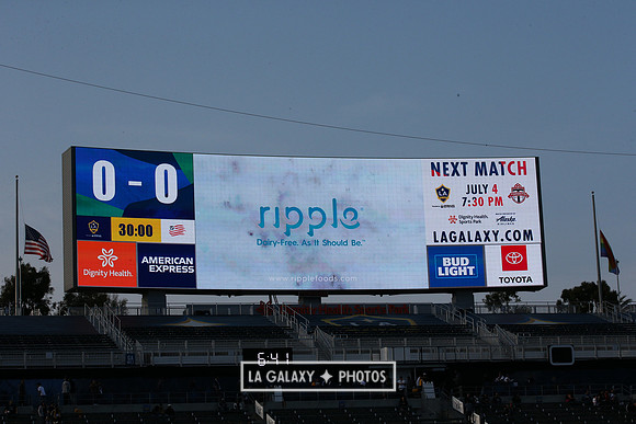 060219_LAGalaxyvsRevolution_GA_1916