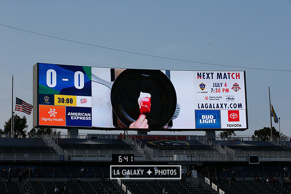 060219_LAGalaxyvsRevolution_GA_1898