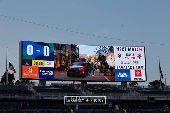 060219_LAGalaxyvsRevolution_GA_1975