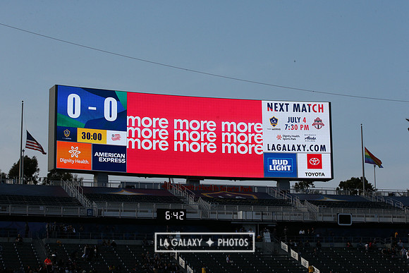 060219_LAGalaxyvsRevolution_GA_1935