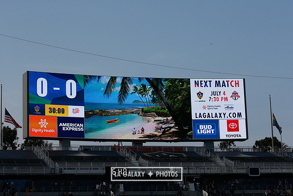 060219_LAGalaxyvsRevolution_GA_1826