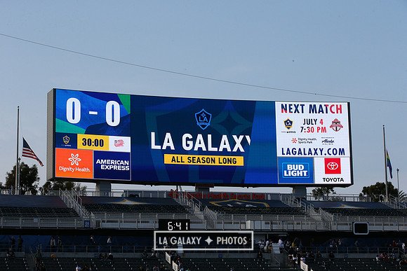 060219_LAGalaxyvsRevolution_GA_1867