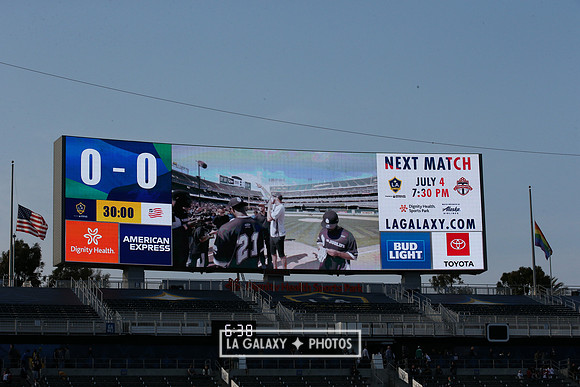 060219_LAGalaxyvsRevolution_GA_1760