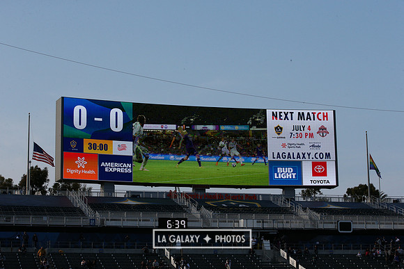 060219_LAGalaxyvsRevolution_GA_1782