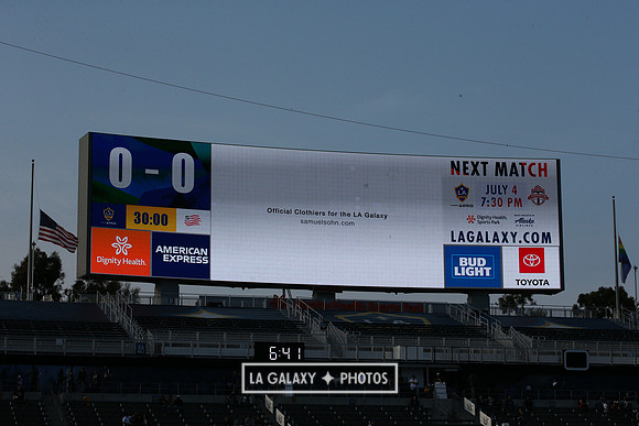 060219_LAGalaxyvsRevolution_GA_1887