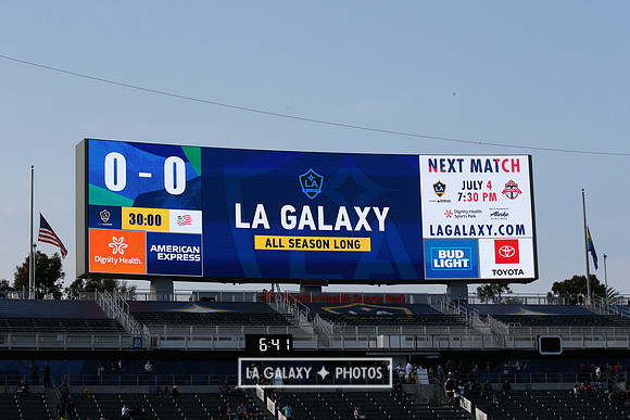 060219_LAGalaxyvsRevolution_GA_1861