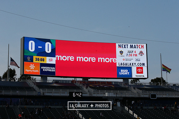 060219_LAGalaxyvsRevolution_GA_1933